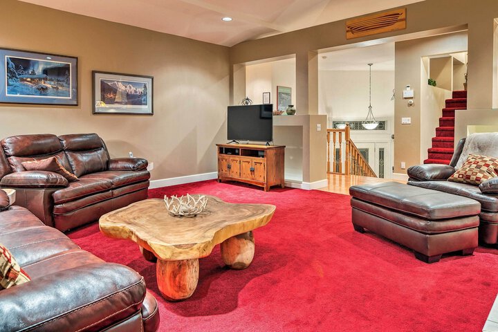 Ketchikan Home: Bay Views 1 / 2 Mi to Hiking Trails