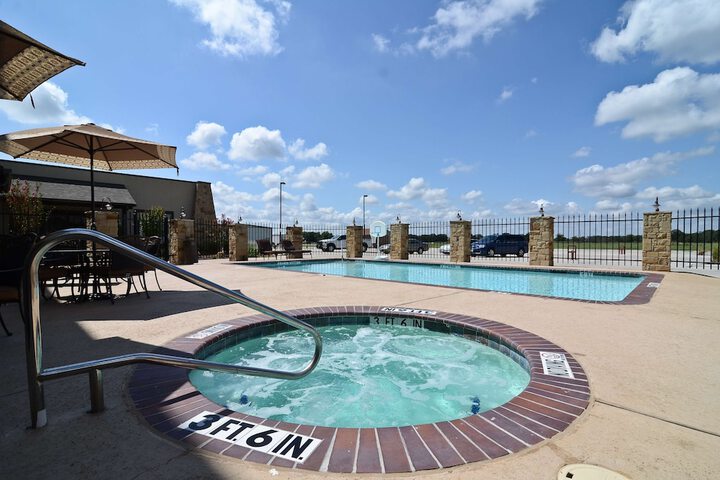 Best Western Plus Emory at Lake Fork Inn & Suites