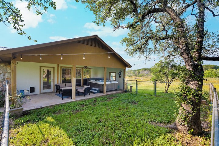 2br Texas Countryside Home w / Hot Tub!