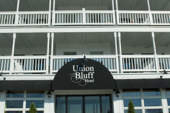 Hotel 4 of 194