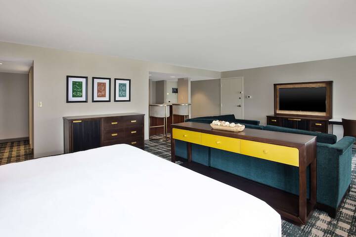 DoubleTree by Hilton Lansing