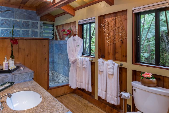 Volcano Village Lodge
