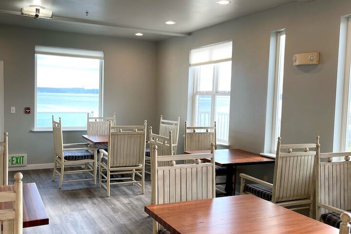 Tides Inn & Suites