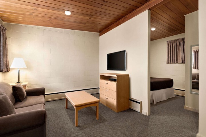 Room 17 of 26