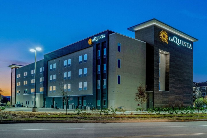 Hotel 2 of 32