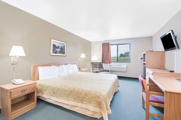 Room 8 of 13