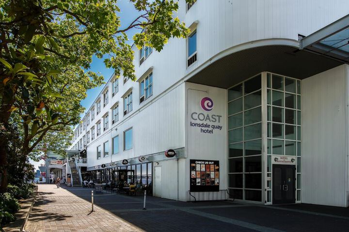 Coast Lonsdale Quay Hotel