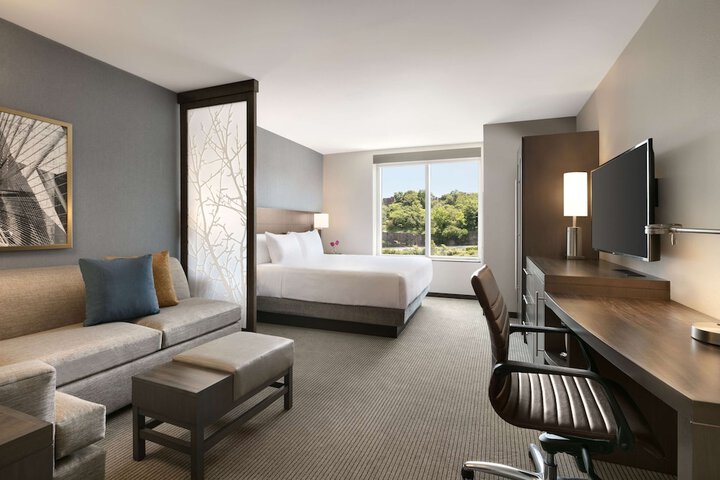Room 32 of 40
