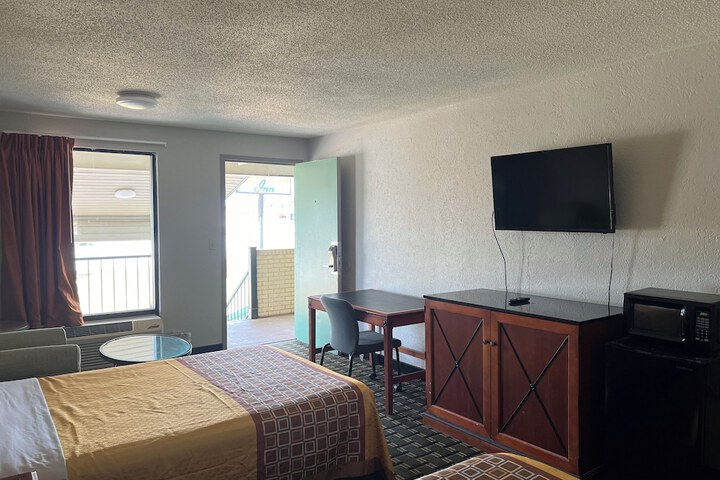 Room 27 of 47