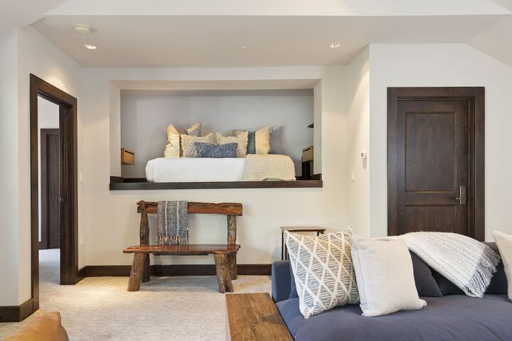 Room 104 of 156