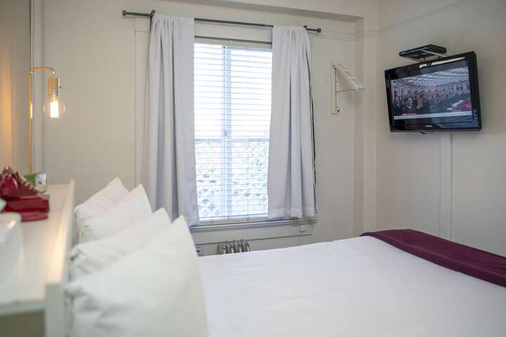 Room 83 of 120