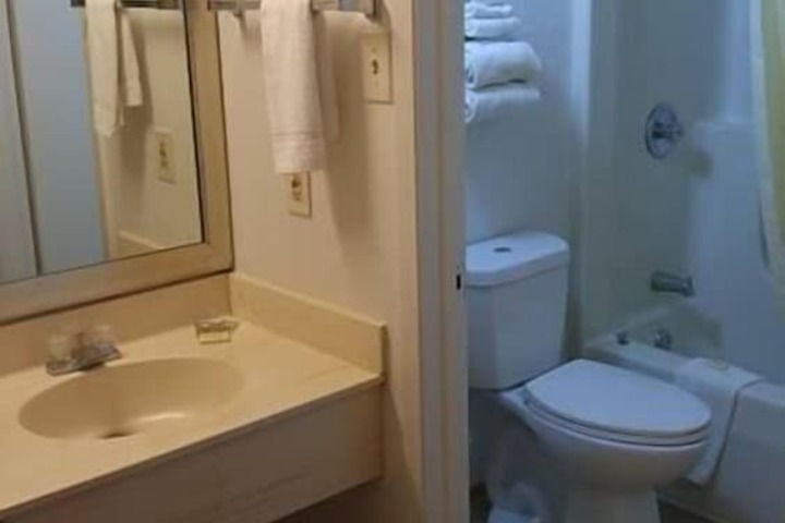 Room 4 of 11