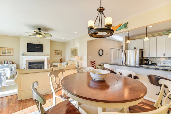 Walk to Beach: Home w / Pool Access in White Stone