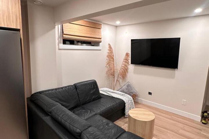 Victorias Family Oceanside Retreat brand new 2br basement