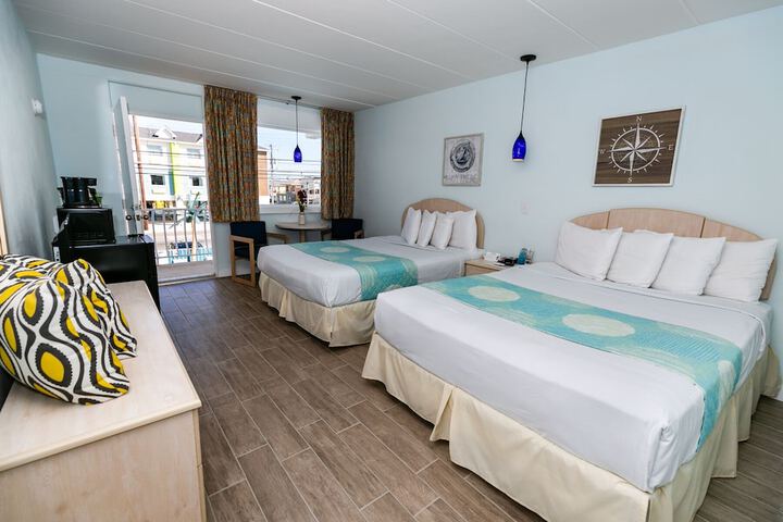 Daytona Inn & Suites