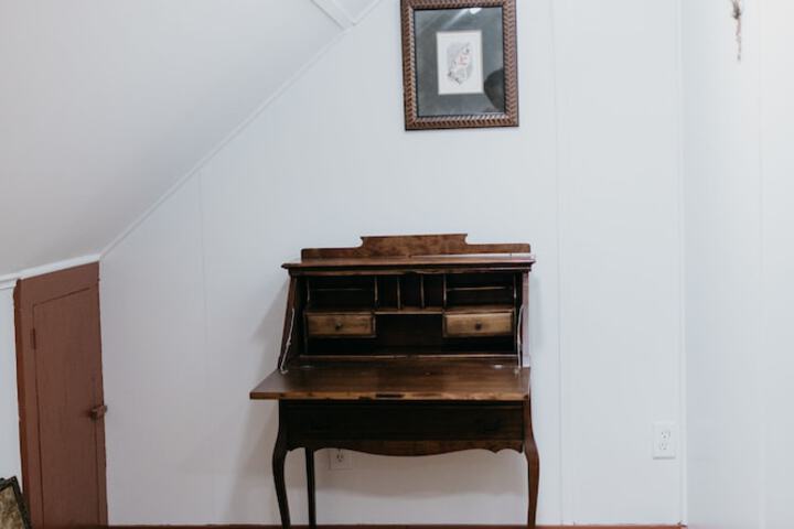 Room 27 of 93