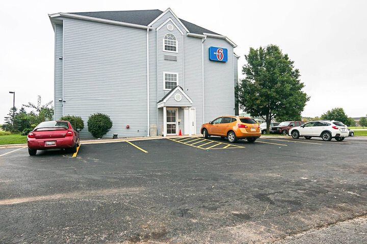 Motel 6 Sycamore IL