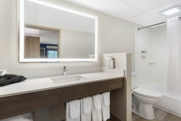 Holiday Inn Express Hyannis Cape Cod by IHG