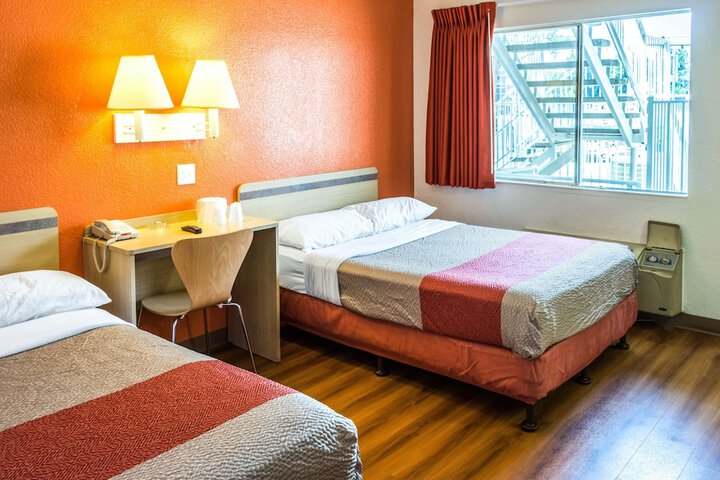 Room 21 of 27