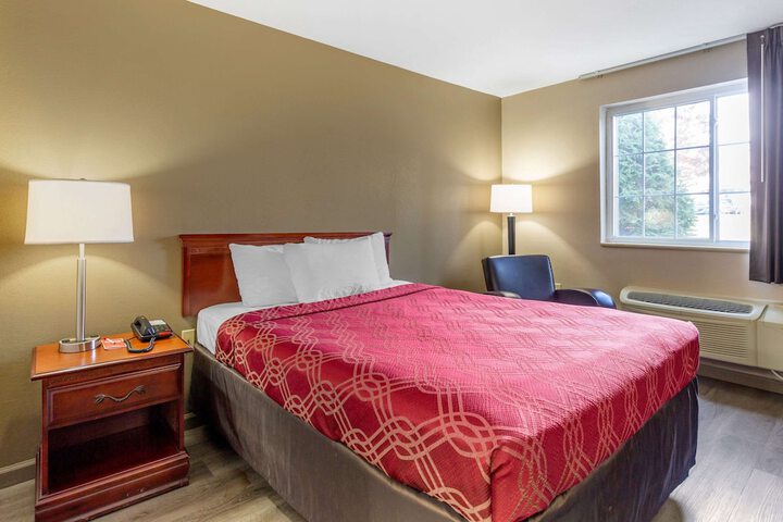 Econo Lodge Inn & Suites Dickson
