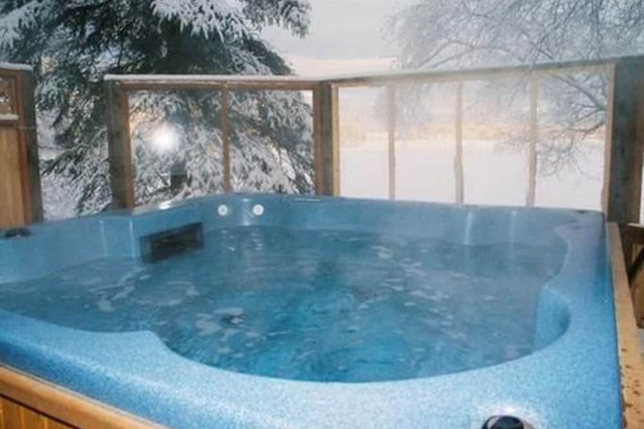 Daniels Lake Lodge B & B