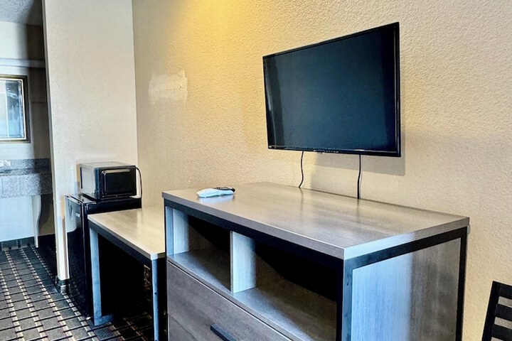Room 11 of 12