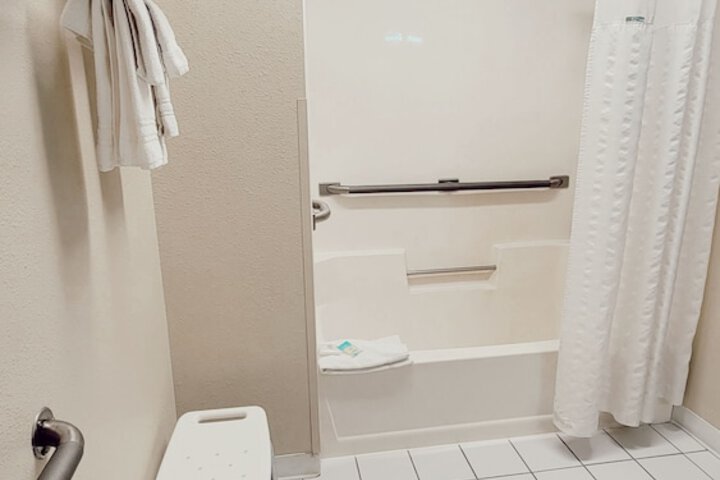 Room 6 of 15