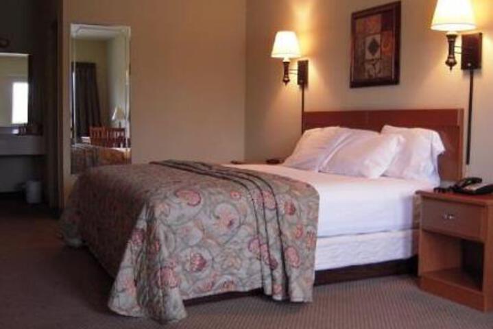 Country Hearth Inn and Suites Piedmont