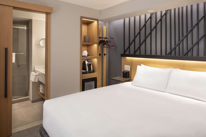 Room 34 of 78