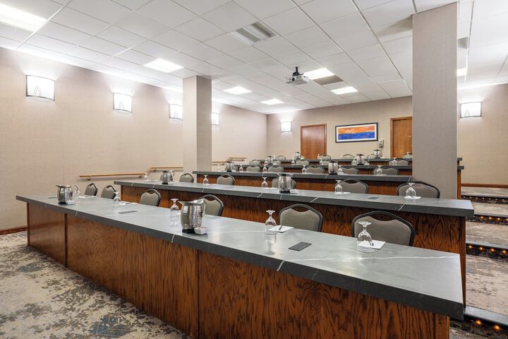 Crowne Plaza Phoenix - Chandler Golf Resort by IHG