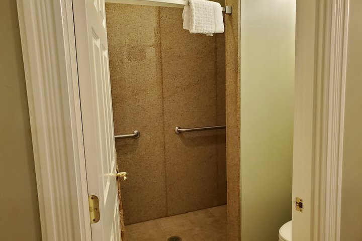 Room 52 of 137