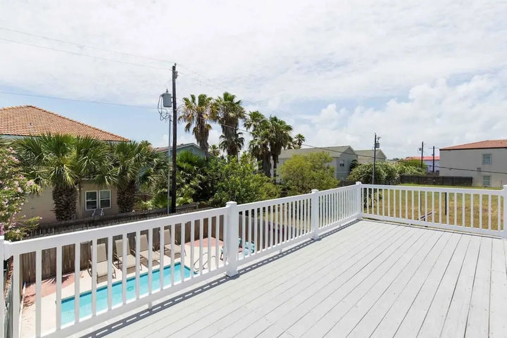 TREASURE ISLAND TOWNHOUSE