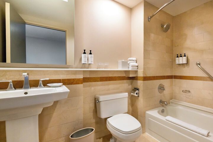 InterContinental Chicago Magnificent Mile by IHG