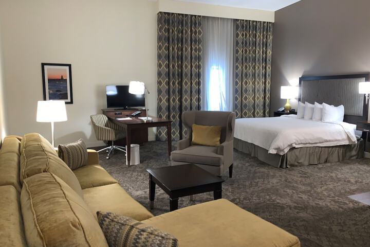 Hampton Inn & Suites Rockville Centre