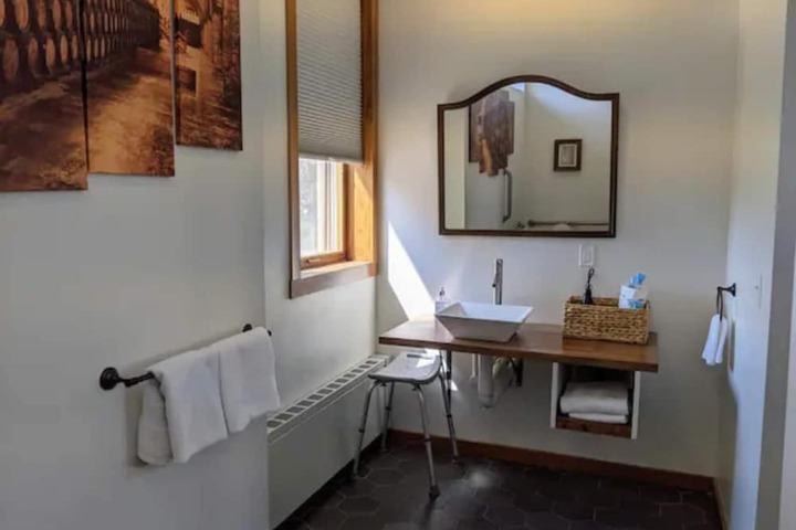 Room 27 of 62
