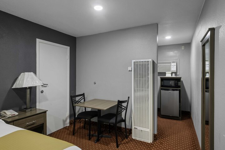 Room 18 of 43