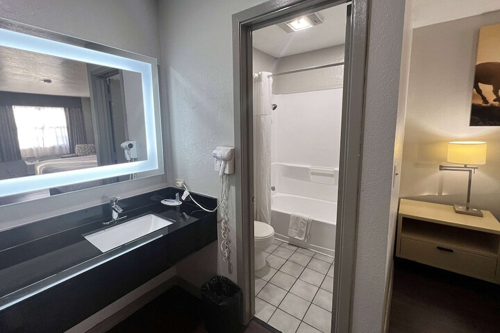 Room 13 of 24