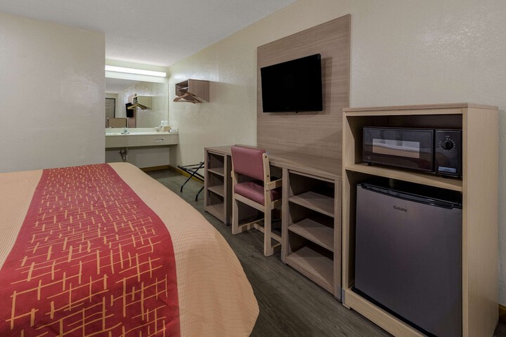 Room 13 of 30