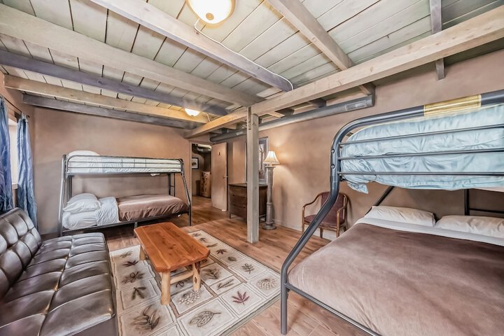Room 52 of 153