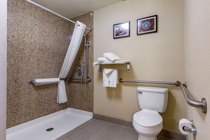 Room 15 of 34
