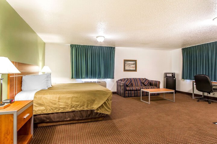 Econo Lodge Inn & Suites Pekin - Peoria Area