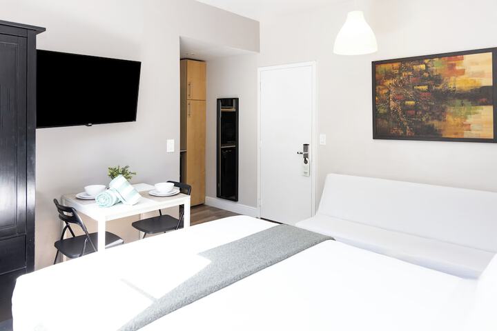 Room 27 of 42