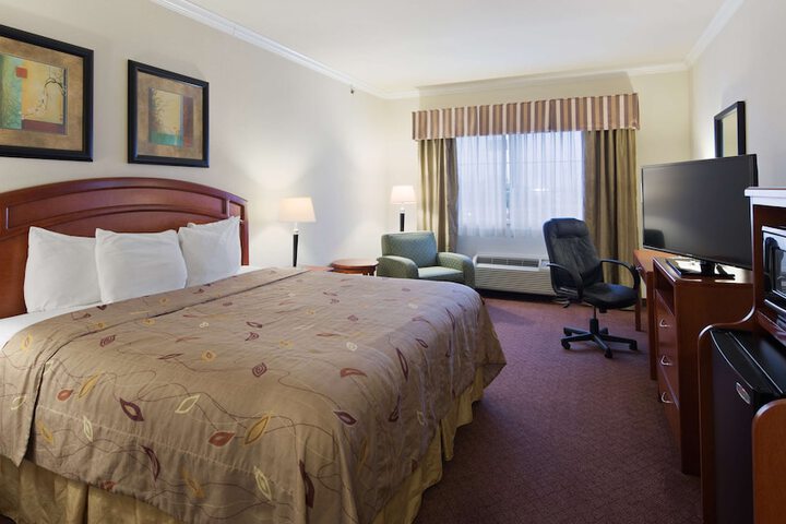 Best Western Cleveland Inn & Suites