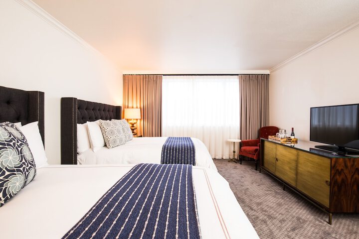 Room 32 of 66
