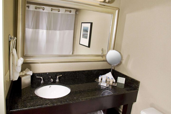 DOUBLETREE BY HILTON NORWALK