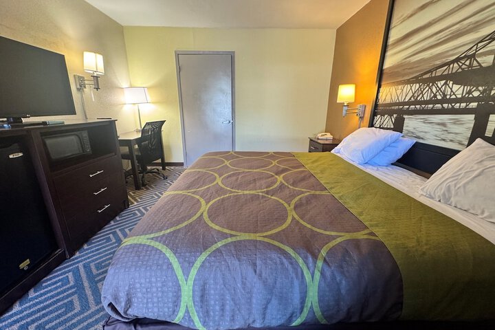 Super 8 by Wyndham Laurel