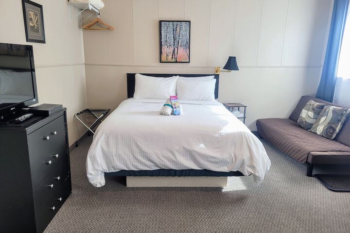 Room 33 of 83