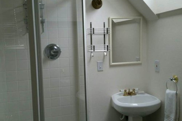 Room 10 of 26