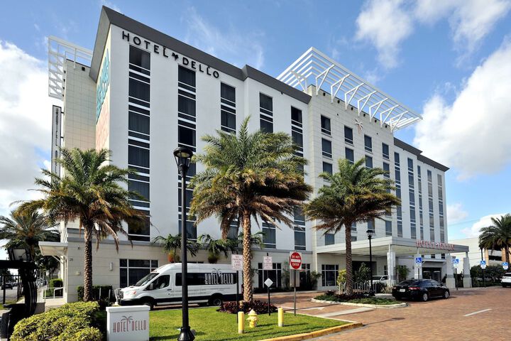 Hotel Dello Ft. Lauderdale Airport Tapestry Collection by Hilton