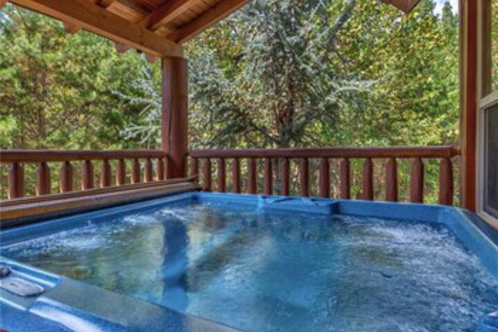 Longwalker Lodge 3 Bedrooms, Hot Tub, Game Room, Sleeps 9